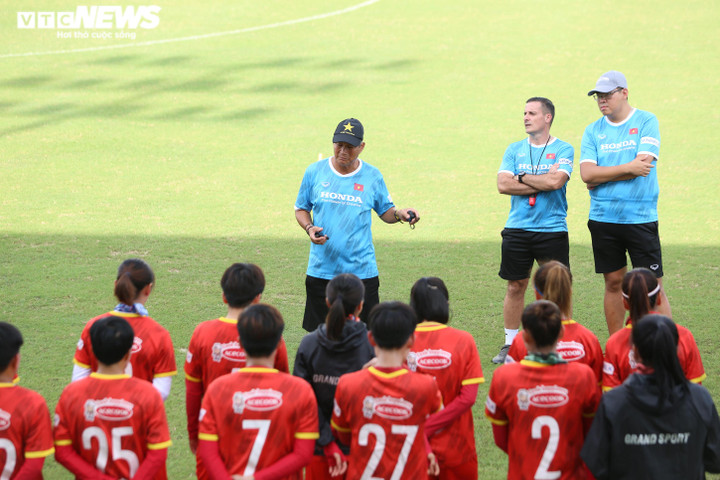 HLV Mai Đức Chung: ĐT nữ Việt Nam phải chuẩn bị kỹ mới đủ sức đấu với Pháp - 2