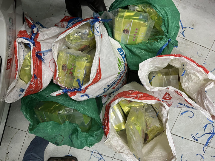 Triệt phá đường dây vận chuyển hơn 1 tạ ma tuý từ Campuchia về TP.HCM - 2