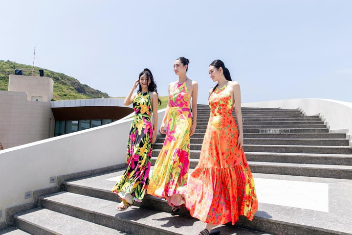 Lương Thùy Linh và 2 á hậu gợi cảm với váy khoe lưng trần - 3