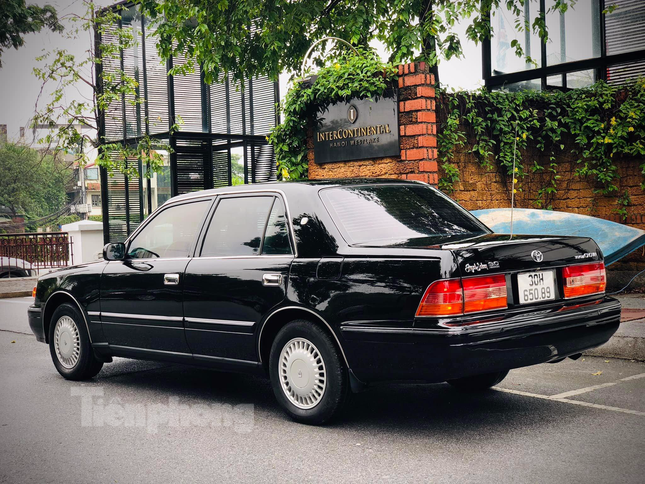 Toyota Crown đời 1998 rao bán giá 1,5 tỷ đồng ở Hà Nội - 1