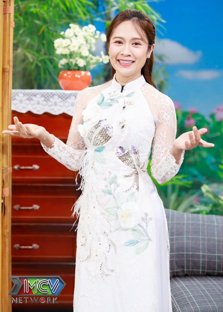 Thanh Thúy 'tái xuất' đồng hành cùng MC Quyền Linh tại 'Mẹ chồng nàng dâu' - 1