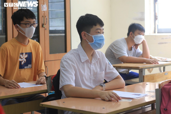 Tỷ lệ chọi cao nhất 5 năm qua, thí sinh căng thẳng trước giờ thi lớp 10 - 4