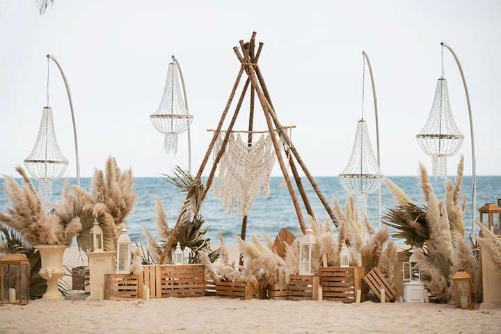 Không gian tiệc cưới lộng lẫy, tràn ngập cỏ lau của Minh Hằng - 4