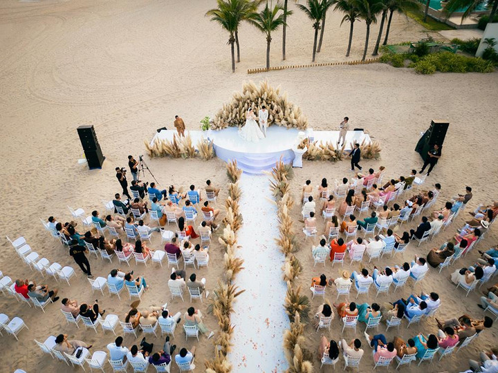 Minh Hằng đẹp lộng lẫy, xúc động bật khóc cùng ông xã trong đám cưới - 4