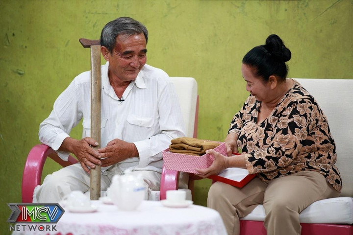 MC Quyền Linh ngỏ lời hỗ trợ, chu cấp cho cặp vợ chồng hơn 20 năm sống trên ghe - 1