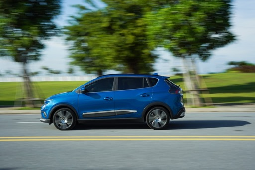 Ngược giá xăng dầu, VinFast cố định giá thuê pin ô tô điện - 3