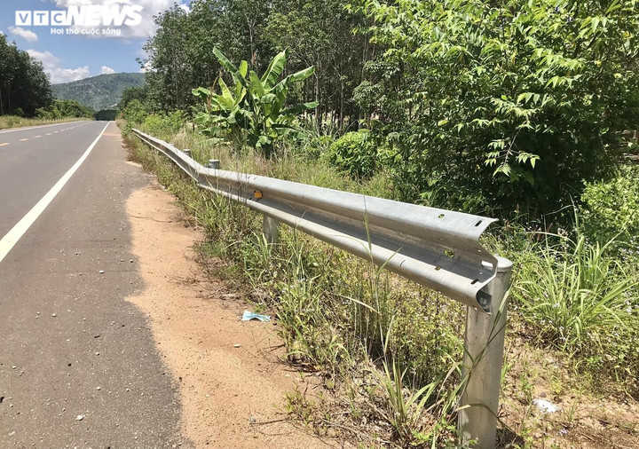 Ảnh: Nhiều hạng mục xuống cấp trên đường tránh hơn 1.000 tỷ đồng - 3