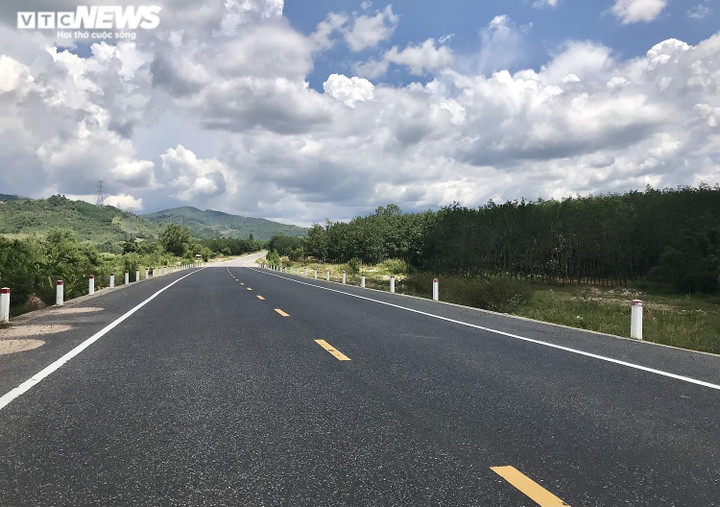 Ảnh: Nhiều hạng mục xuống cấp trên đường tránh hơn 1.000 tỷ đồng - 2