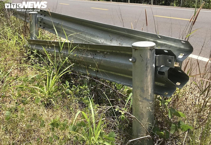 Ảnh: Nhiều hạng mục xuống cấp trên đường tránh hơn 1.000 tỷ đồng - 5