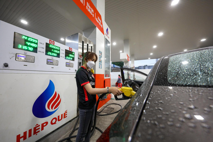 Đề xuất giảm thêm 1.000 đồng/lít thuế với xăng dầu - 2