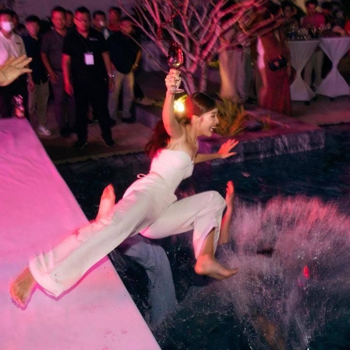 Những khoảnh khắc vui hết cỡ của sao Việt trong đám cưới Minh Hằng - 8