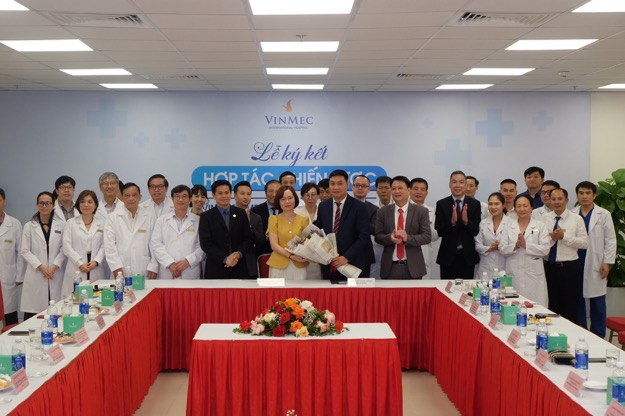 Vinmec đưa đội ngũ chuyên gia hàng đầu về Quảng Ninh và Hải Phòng - 2