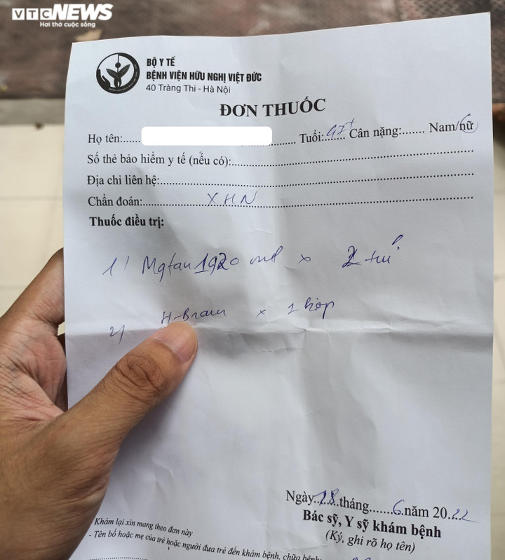 Bệnh nhân khổ sở vì nhà thuốc bệnh viện không đủ thuốc - 1