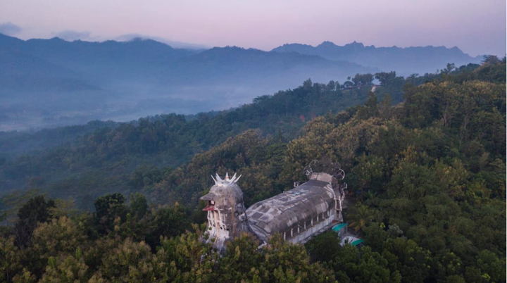 ‘Nhà thờ Con Gà’ bí ẩn nằm giữa núi đồi bị bỏ hoang nhiều năm vẫn hút du khách - 2