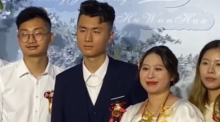 Chú rể trưng bộ mặt 'khó hiểu' suốt lễ cưới dù được nhà gái tặng 27 tỷ hồi môn - 2