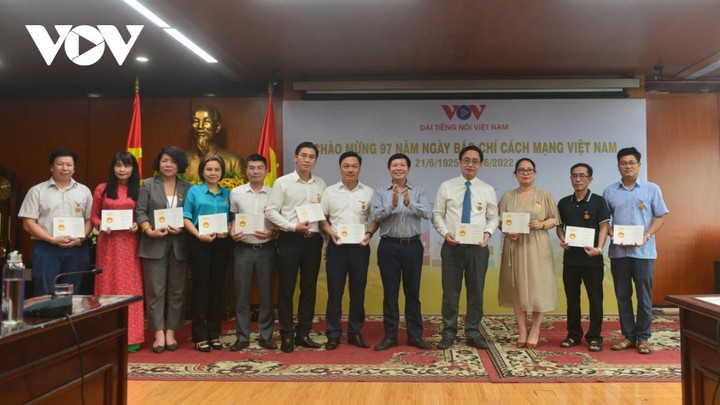 Lãnh đạo Đài TNVN luôn quan tâm, ủng hộ các hoạt động của Liên Chi hội Nhà báo - 2