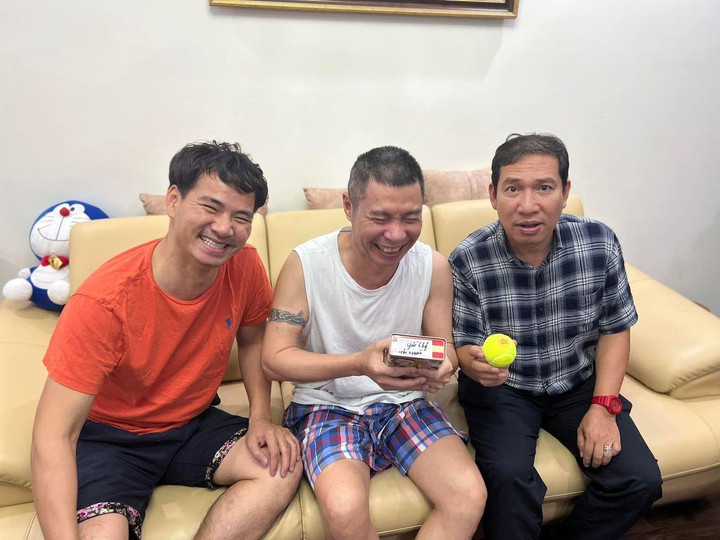 Sao Việt 22/6: Công Lý tươi hết cỡ khi được Xuân Bắc, Quang Thắng ghé thăm - 1