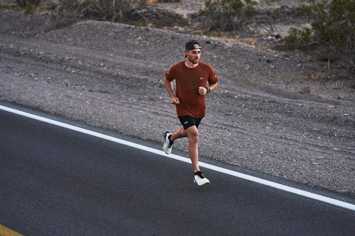 Giải chạy bộ Under Armour HOVR™ Machine 3: Đệm êm ái kết nối ứng dụng độc quyền - 1