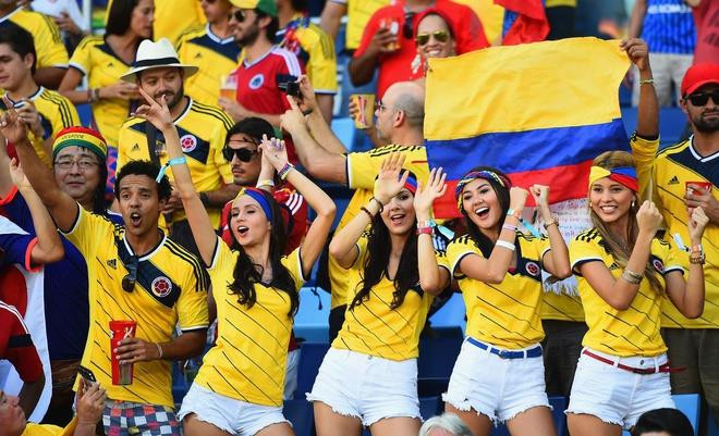 CĐV nữ bị hạn chế mặc gợi cảm tại World Cup 2022 - 2