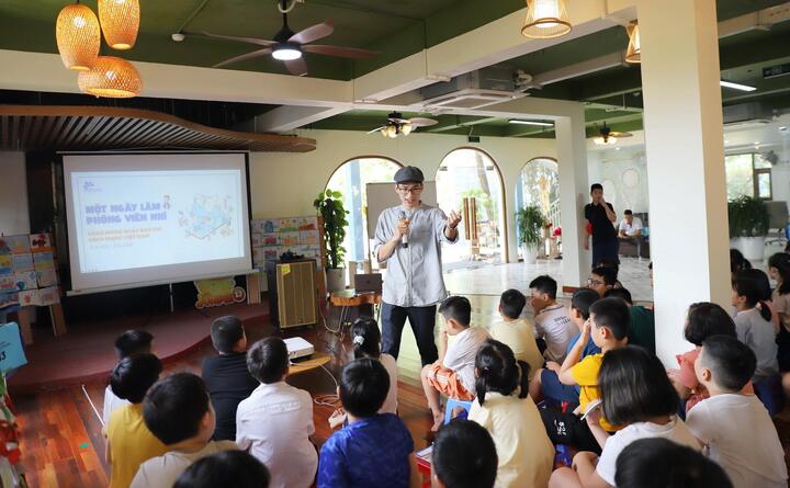 Học sinh Hà Nội hào hứng tập làm phóng viên ngày 21/6 - 1