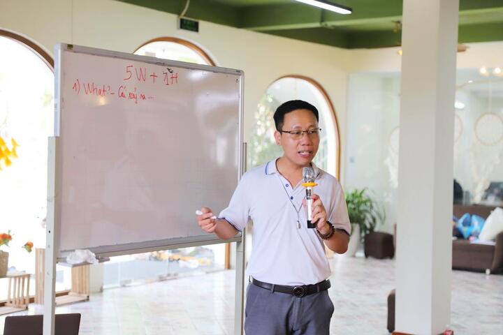 Học sinh Hà Nội hào hứng tập làm phóng viên ngày 21/6 - 2