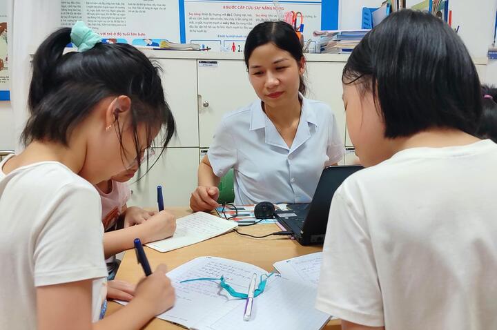 Học sinh Hà Nội hào hứng tập làm phóng viên ngày 21/6 - 3