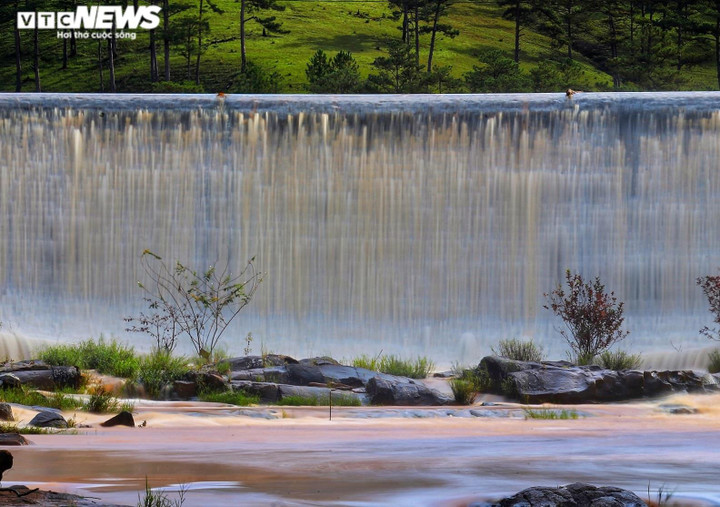 Ảnh: Ngắm vẻ đẹp hoang sơ của nơi được ví như 'Tuyệt tình cốc' thứ 2 ở Đà Lạt - 10