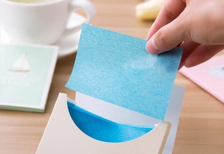 Mùa hè có nên dùng giấy thấm dầu thường xuyên? - 1
