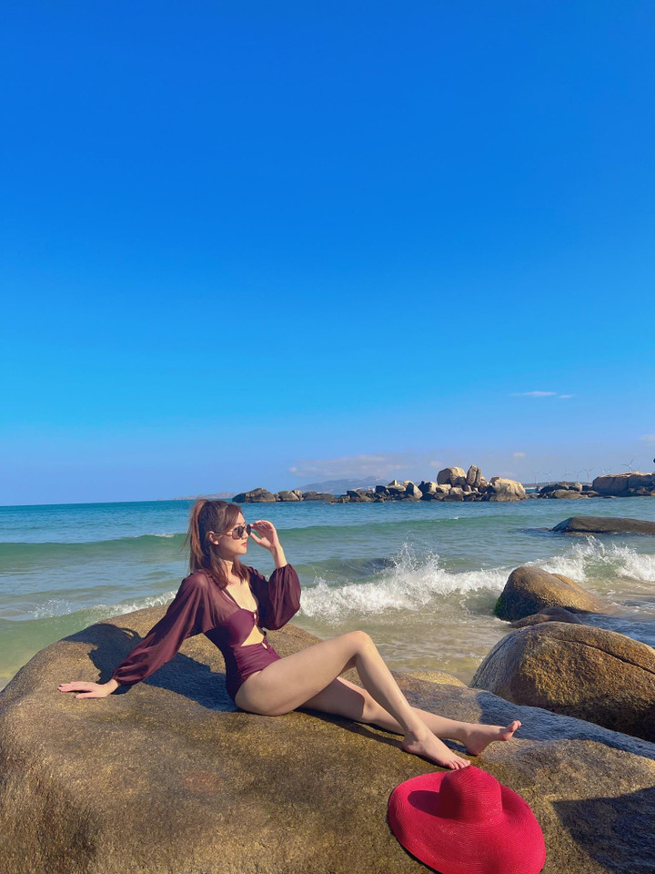 Ảnh: Dàn mỹ nhân 'Vũ trụ VTV' khoe dáng nóng bỏng với bikini - 11