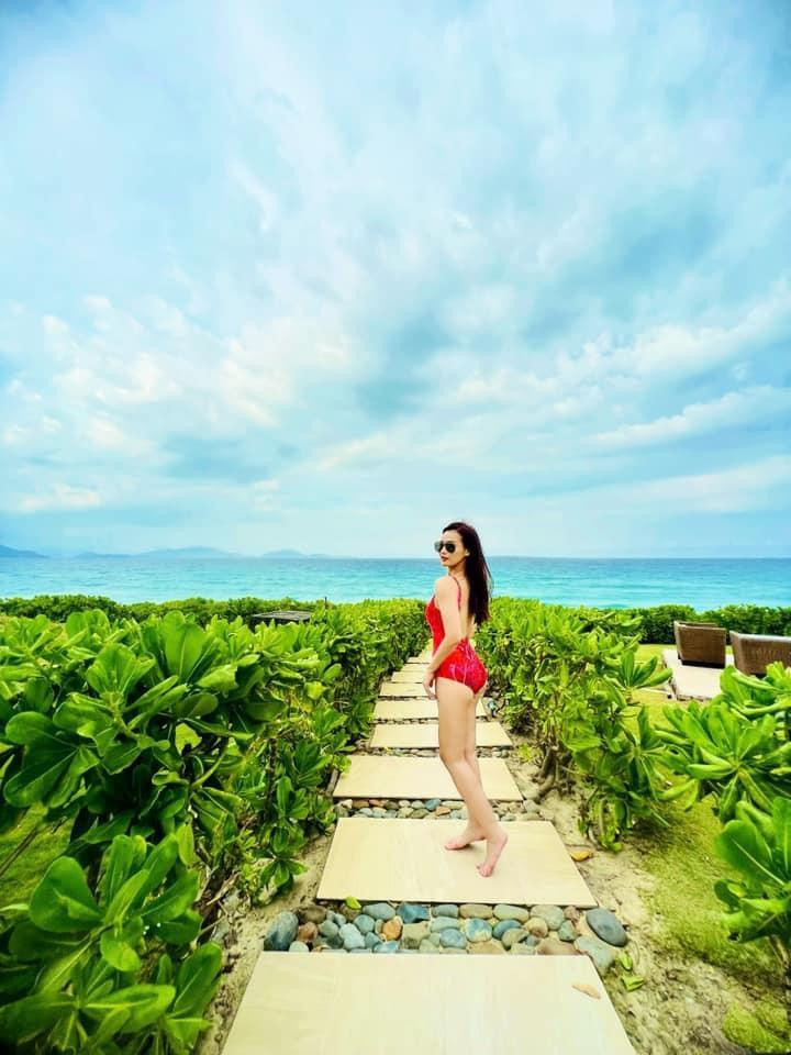 Ảnh: Dàn mỹ nhân 'Vũ trụ VTV' khoe dáng nóng bỏng với bikini - 9