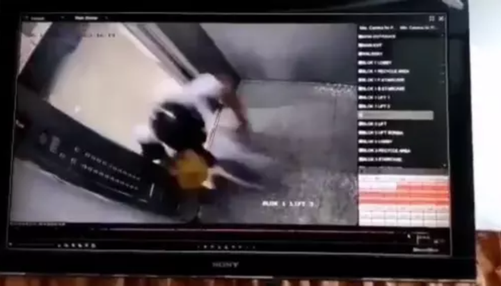 Rùng mình vị khách bị kẹt chân giữa thang máy, camera tiết lộ sự tình không ngờ - 1