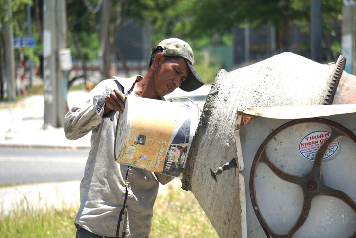 Thời tiết ngày 29/6: Miền Bắc hứng đợt mưa lớn, miền Trung nắng rát - 1