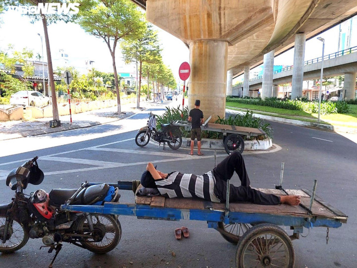 Ảnh: Người lao động oằn mình mưu sinh giữa 'chảo lửa' miền Trung - 7