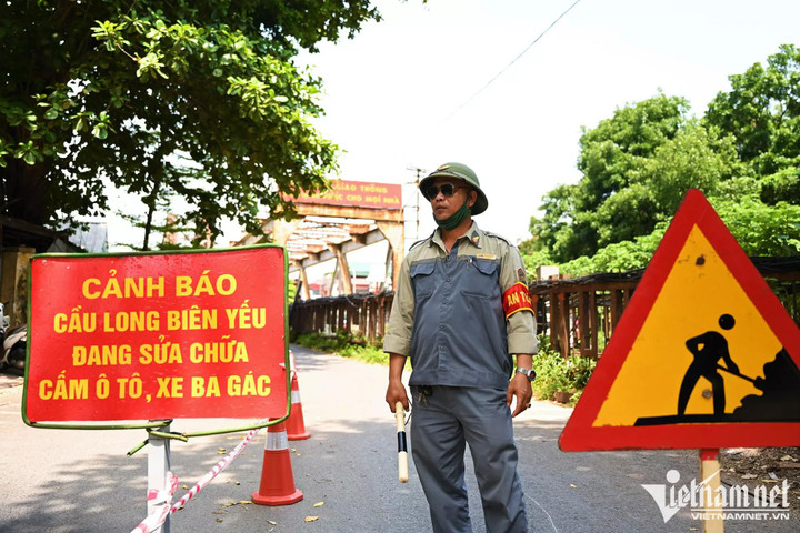 Lắp rào chắn ngăn xe 3 bánh, xe thồ lên cầu Long Biên - 1