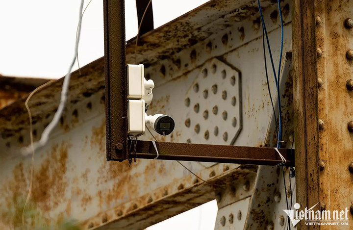 Lắp rào chắn ngăn xe 3 bánh, xe thồ lên cầu Long Biên - 5