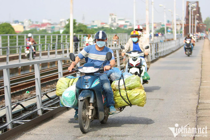 Lắp rào chắn ngăn xe 3 bánh, xe thồ lên cầu Long Biên - 7