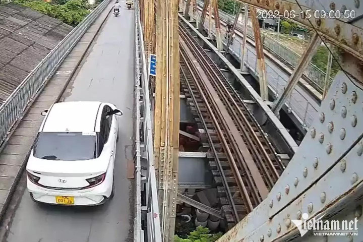 Lắp rào chắn ngăn xe 3 bánh, xe thồ lên cầu Long Biên - 8