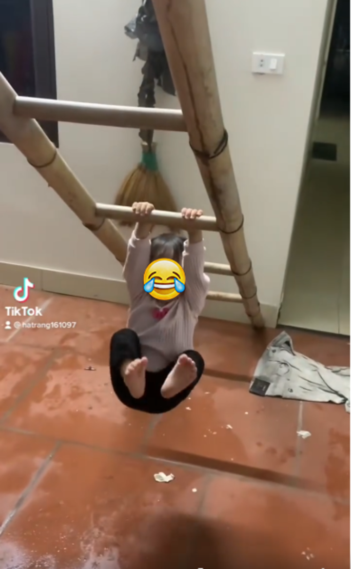 Khoảnh khắc 'tiểu công chúa' tạo bất ngờ cho cả nhà: Đẻ con gái kể cũng 'nhàn' - 5