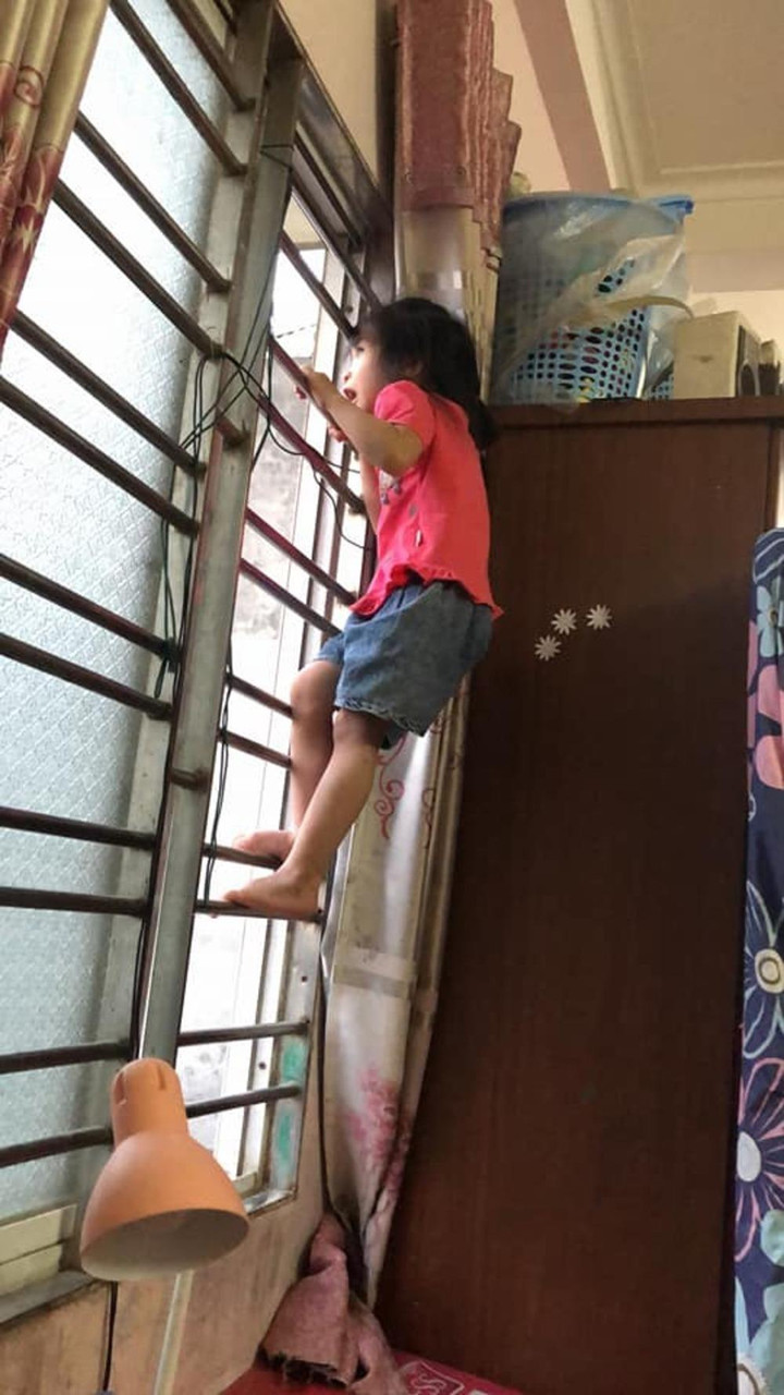 Khoảnh khắc 'tiểu công chúa' tạo bất ngờ cho cả nhà: Đẻ con gái kể cũng 'nhàn' - 3