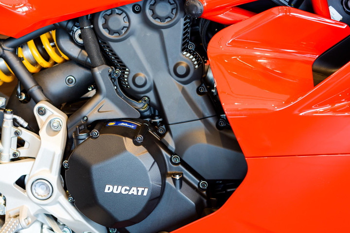 Ducati SuperSport 950 có giá từ 579 triệu đồng tại Việt Nam - 10