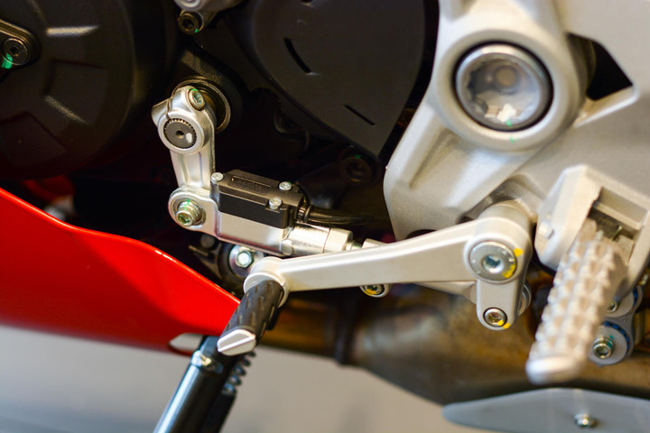 Ducati SuperSport 950 có giá từ 579 triệu đồng tại Việt Nam - 11