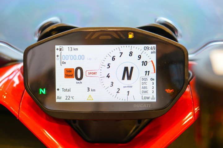 Ducati SuperSport 950 có giá từ 579 triệu đồng tại Việt Nam - 7