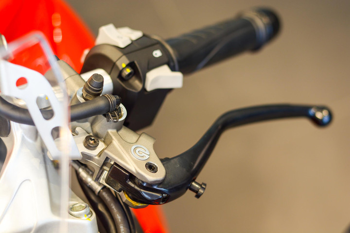 Ducati SuperSport 950 có giá từ 579 triệu đồng tại Việt Nam - 6