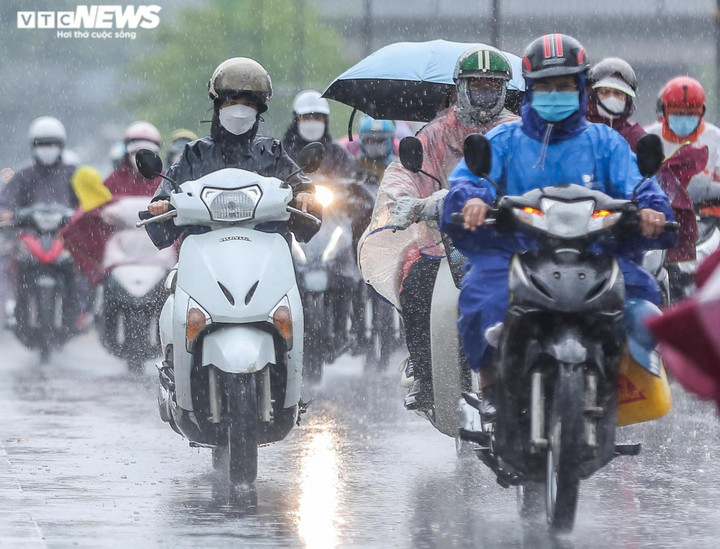 Thời tiết ngày 22/6: Miền Bắc đón mưa giải nhiệt sau đợt nắng nóng gần 40 độ C - 1