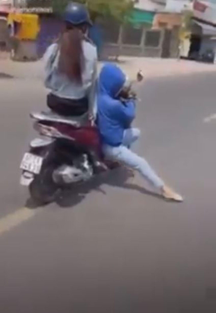 Những pha xử lý của hội 'ninja lead' khiến người đi đường sợ 'tái mặt' - 2