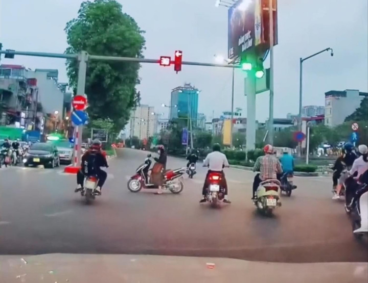 Những pha xử lý của hội 'ninja lead' khiến người đi đường sợ 'tái mặt' - 3
