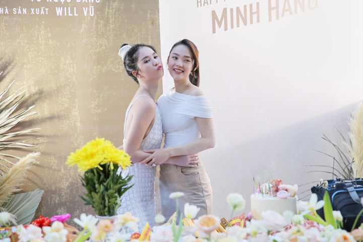 Sao Việt 23/6: Đăng ảnh cũ, Việt Hương nghẹn ngào nhớ kỷ niệm với Phi Nhung - 7