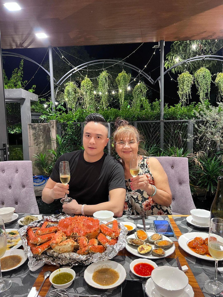 Sao Việt 23/6: Đăng ảnh cũ, Việt Hương nghẹn ngào nhớ kỷ niệm với Phi Nhung - 3