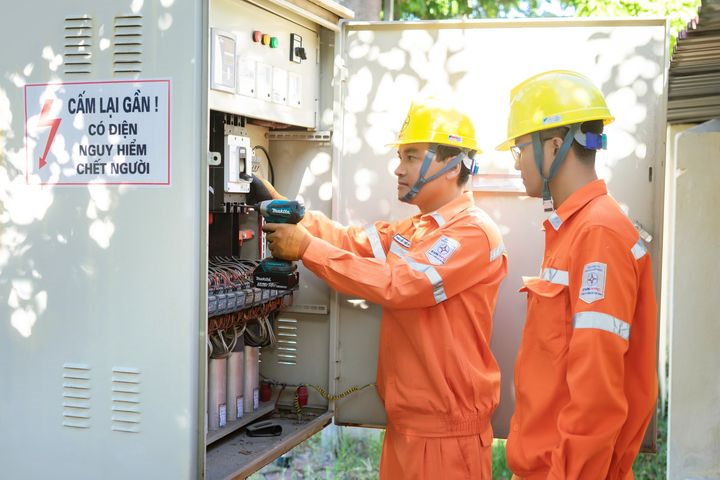 Nắng nóng cực đoan, EVNNPC chủ động các giải pháp đảm bảo điện an toàn, tin cậy - 2
