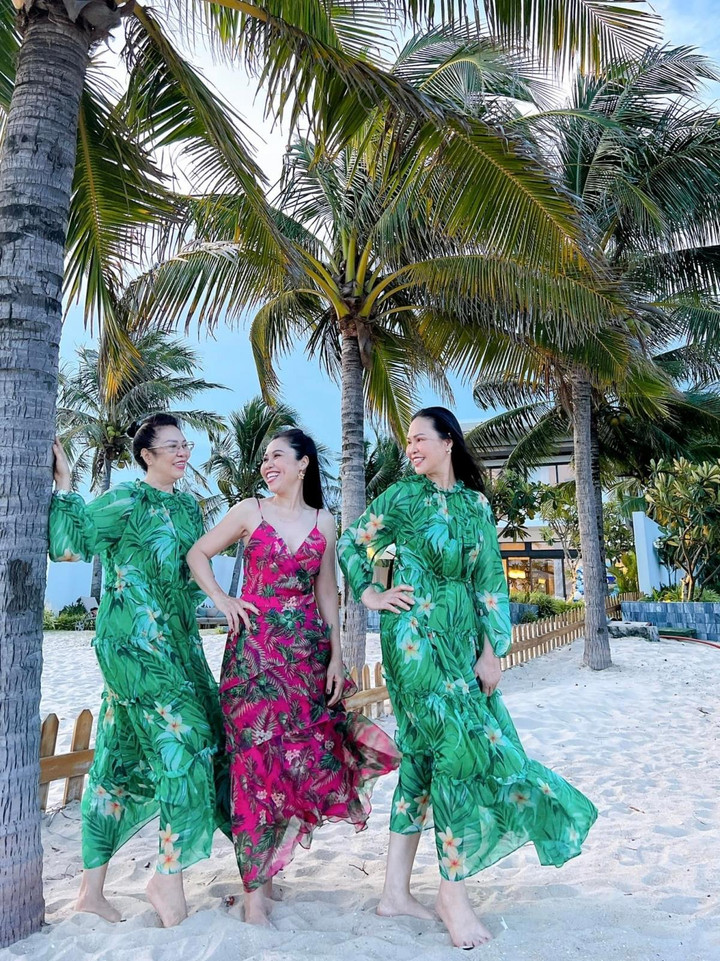 Ninh Dương Lan Ngọc khoe ảnh phụ huynh 'xì tin' đến bất ngờ - 4